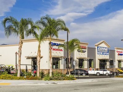 Steel building for retail facility