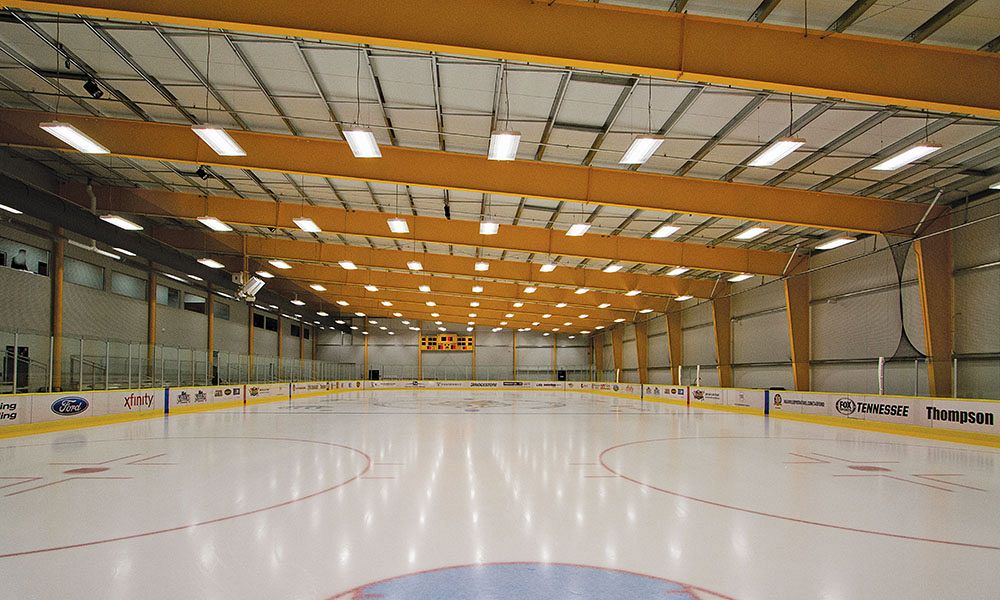 Clear span steel building for indoor ice hockey arena