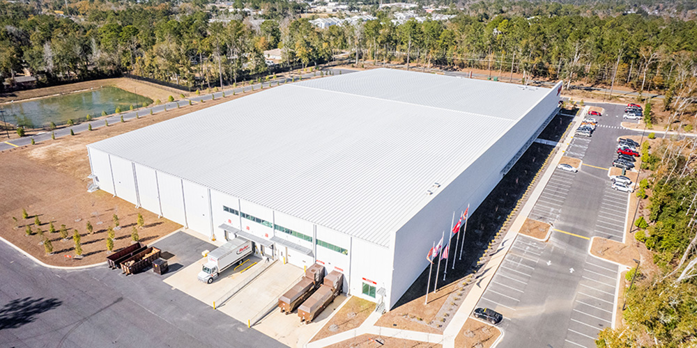 Steel building for manufacturing facility