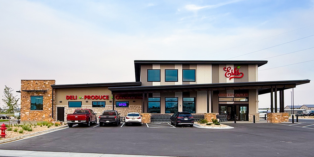 Grocery outlet metal building